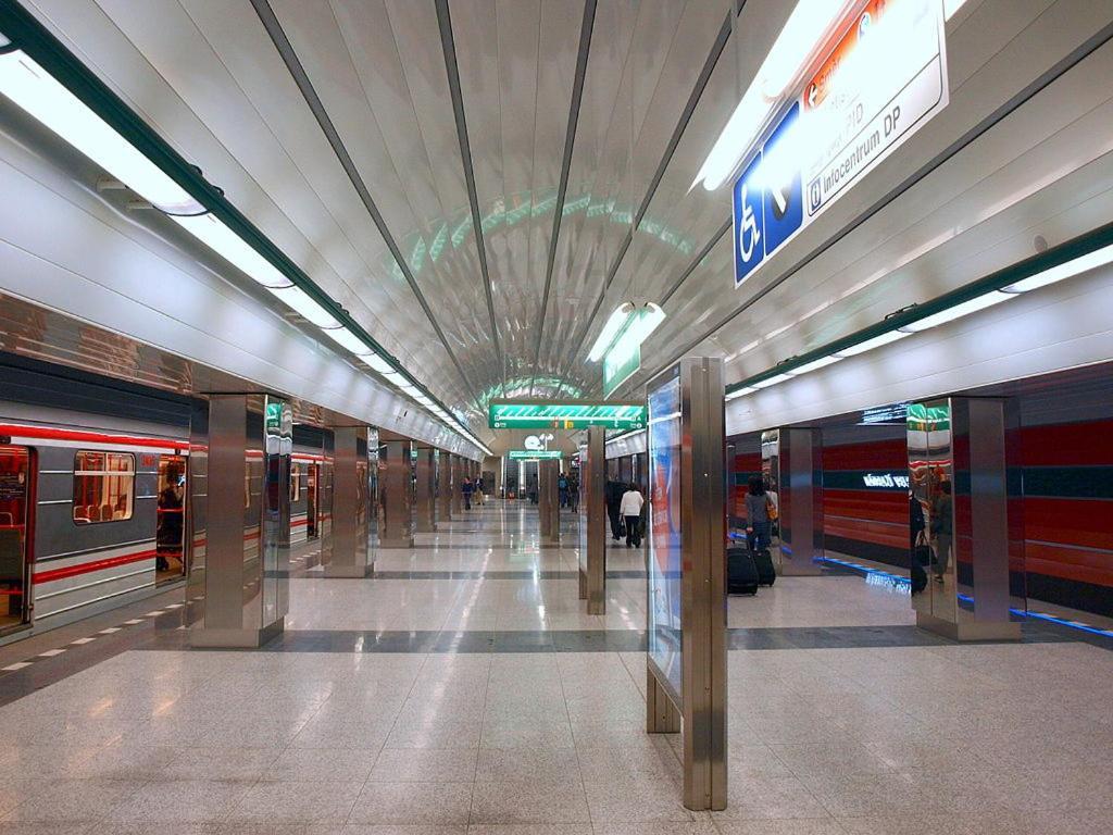 Cozy Room At Metro Station, Private Bathroom, 9Minutes Oldtown, 15Minutes Airport, Wifi براغ المظهر الخارجي الصورة